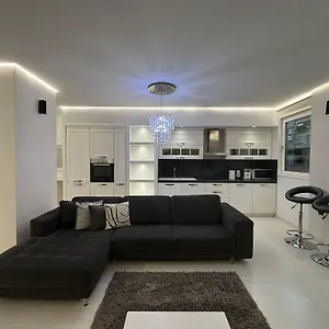 Appartamento Tam Serviced 2bdr Center No6, Tirana